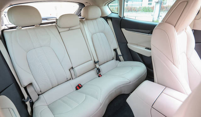 レザーのバリエーションが豊富