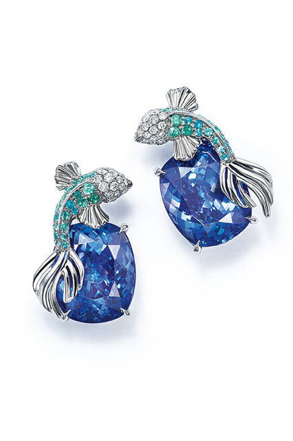 <strong>タンザナイト マリンピアス</strong><br /> 素材｜タンザナイト（13.04ct）、グリーン トルマリン、ダイヤモンド <br />