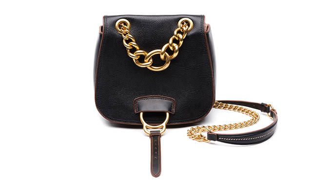 <strong>「ダリア バッグ」コレクション</strong><br /> 価格｜19万5000円（予定価格）、サイズ｜H19×W22×D9 cm、 素材｜山羊革（一部牛革）、 カラー｜レッド、ブラック