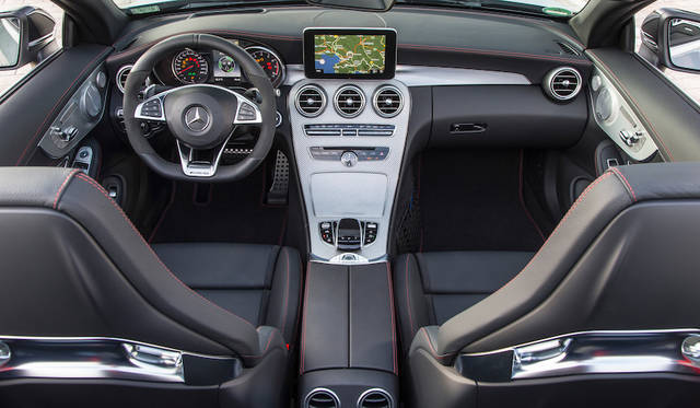 エアキャップはセンターコンソールのスイッチひとつで作動し効果は抜群