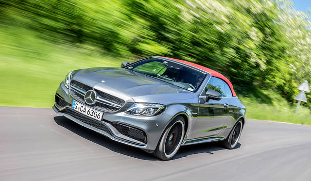 C 63 S カブリオレはエンジンの振動を吸収しつつサーキット走行も耐えるようにと「ダイナミックエンジンマウント」採用