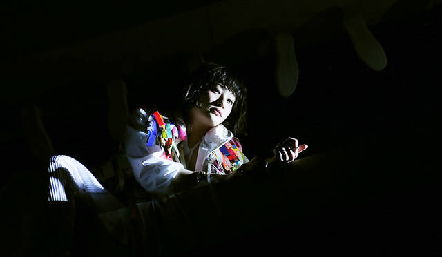 コムアイによるスペシャルコンテンツ、コラボ楽曲披露