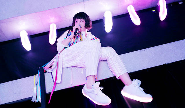 コムアイによるスペシャルコンテンツ、コラボ楽曲披露