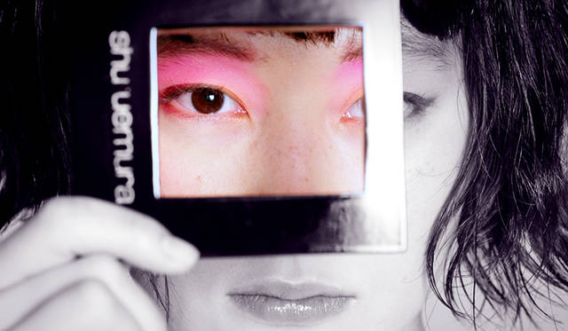 コムアイによるスペシャルコンテンツ、コラボ楽曲披露