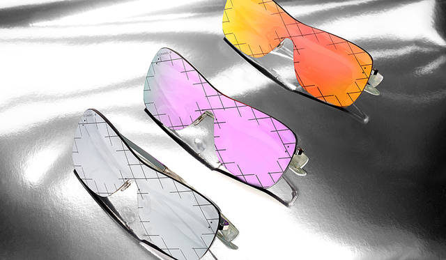 フューチャリスティック 各5万5000円（税抜）