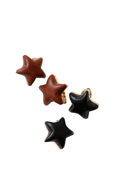 レザースターイヤリング<br> 1万8000円（税抜）<br>　(28mm)