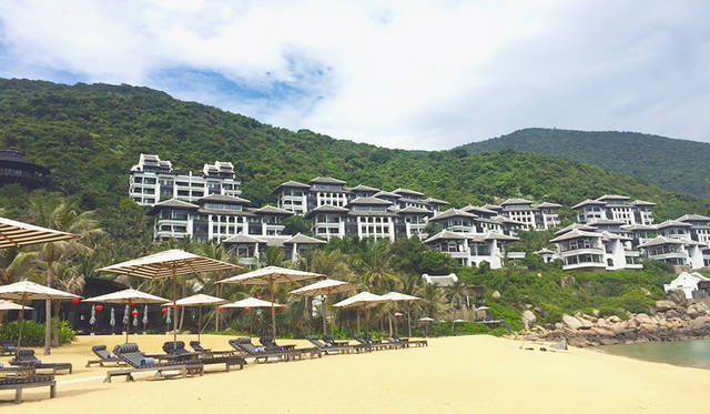 ダナンはベトナム北部にあるハノイと南部にあるホーチミンのちょうど真ん中に位置する都市。近年リゾート開発が急速に進んでいる