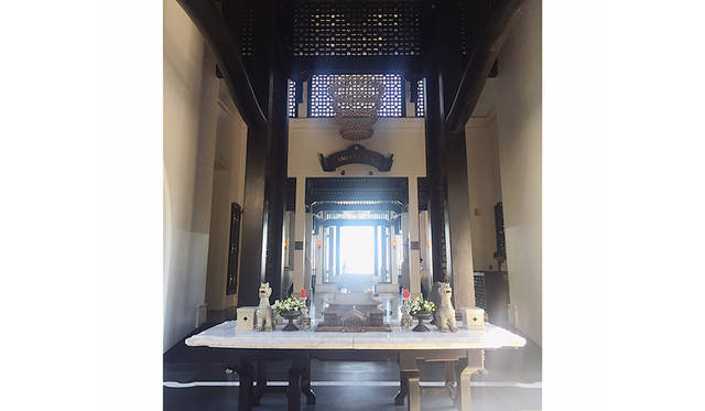 「インターコンチネンタル・ダナン・サン・ペニンシュラ・リゾート」は白と黒を貴重にしたベトナム式の建築様式が特徴的