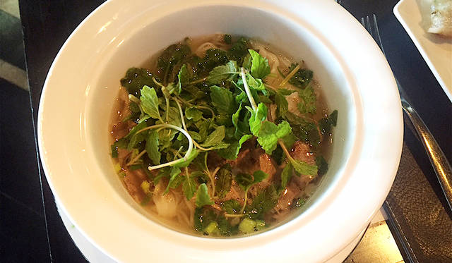 「インターコンチネンタル・ダナン・サン・ペニンシュラ・リゾート」内のベトナムレストラン「シトロン」で食べられるフォー