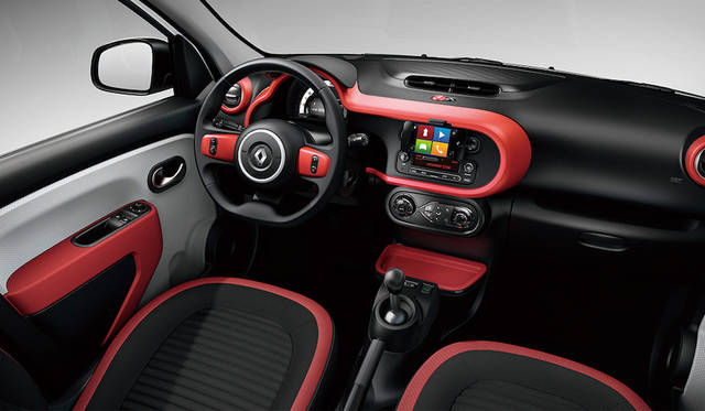 写真は本国仕様（日本仕様は右ハンドルのみ）