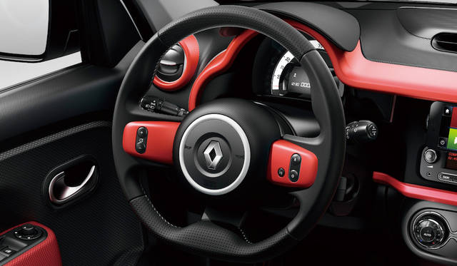 写真は本国仕様（日本仕様は右ハンドルのみ）