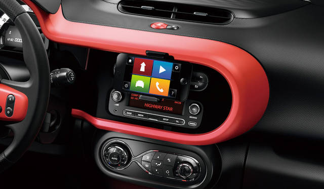 写真は本国仕様（日本仕様は右ハンドルのみ）