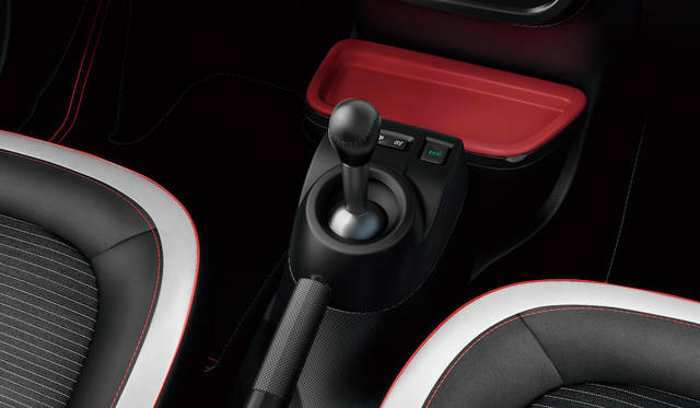 写真は本国仕様（日本仕様は右ハンドルのみ）