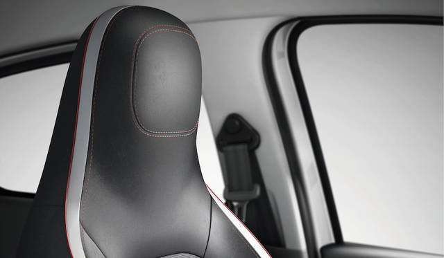 写真は本国仕様（日本仕様は右ハンドルのみ）