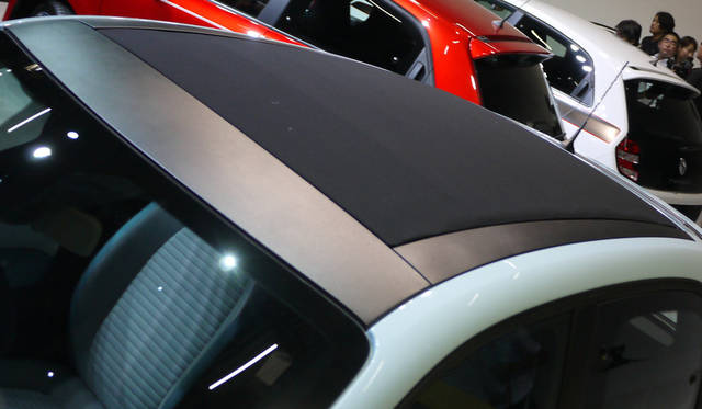 キャンパストップは電動式