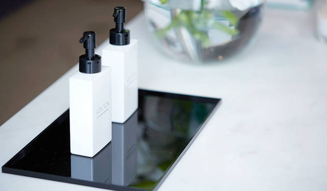 ボトルのデザインもシンプルで美しく、どんなバスルームにもスタイリッシュなアクセントを添えてくれそう。