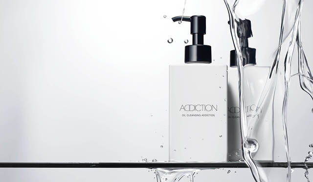 <strong>オイルクレンジング アディクション</strong><br />価格｜150mL 3500円（税抜）<br />発売｜9月2日（金）<br />