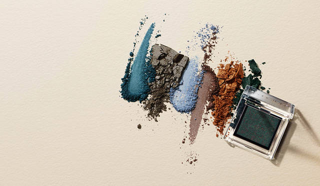 <strong>ザ アイシャドウ</strong><br /> カラー｜限定6色<br /> 価格｜各2000円（税抜）<br /> 発売｜8月5日（金）<br />