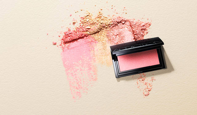 <strong>ブラッシュ</strong><br /> カラー｜限定3色<br /> 価格｜各2800円（税抜）<br /> 発売｜8月5日（金）<br />