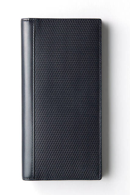 エン・ウォレット｜（Rasp）ブラック、ネイビー、バーガンディー<br> （Caviar）ダークブラウン、プラム、ネイビー<br> 価格｜すべて10万円<br>