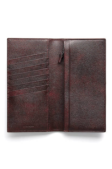 エン・ウォレット｜（Rasp）ブラック、ネイビー、バーガンディー<br> （Caviar）ダークブラウン、プラム、ネイビー<br> 価格｜すべて10万円<br>