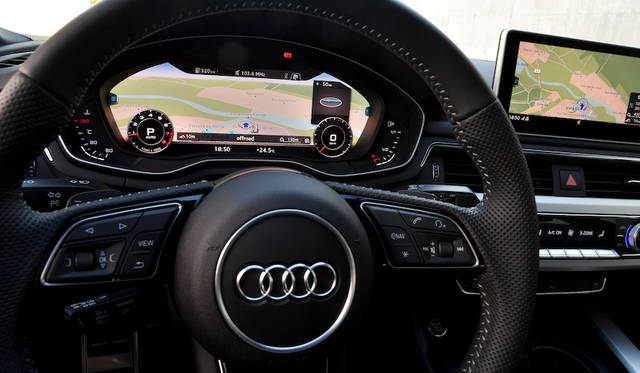 バーチャルコクピットの指針は1秒に60回イメージが更新されるためスムーズな動きに見える