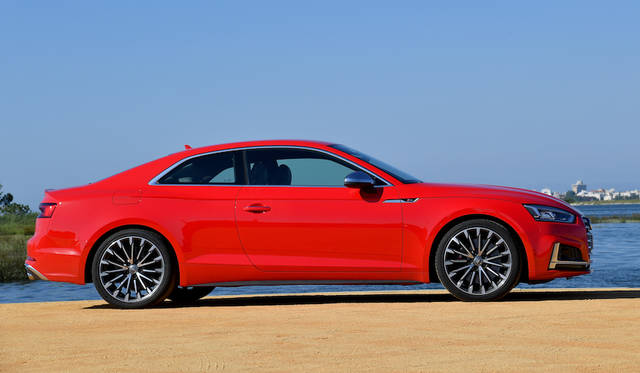 S5クーペは静止から100km/hを4.7秒で加速する