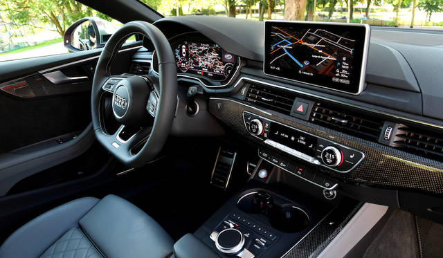 バーチャルコクピットとMMI（マルチメディアインターフェイス）はオプションで用意されている