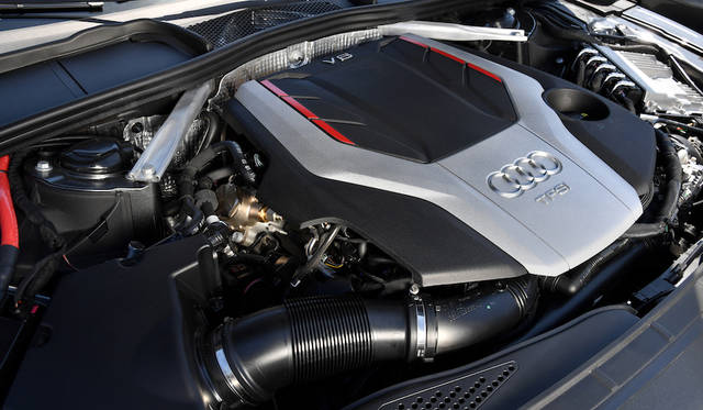 S5クーペは新開発の2995ccV型6気筒エンジンにクワトロシステムの組み合わせ