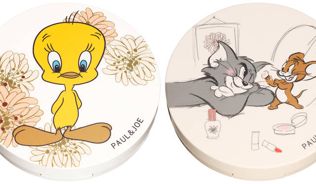 左から) プレスト フェイス パウダー ケース WB 001 1500円（税抜）、プレスト フェイス パウダーケース WB 002 1500円（税抜）<br><br> LOONEY TUNES and all related characters and elements © & ™ Warner Bros. Entertainment Inc. (s16) <br> TOM AND JERRY and all related characters and elements © & ™ Turner Entertainment Co. (s16)