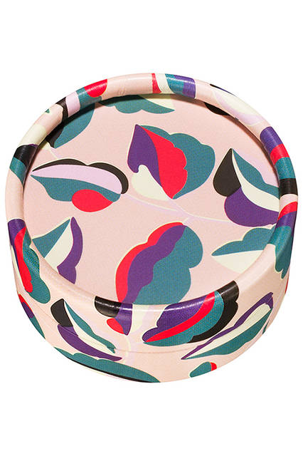 <strong>ポール ＆ ジョー アイカラー CS</strong><br /> パリを秋色に彩る木の葉たちのように美しい、3 色のグラデーションアイカラー<br /> 限定品<br /> 全3種　<br /> 価格｜各2600円（税抜）<br /> 発売日｜8月1日（月）<br />