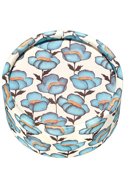 <strong>ポール ＆ ジョー アイカラー CS</strong><br /> パリを秋色に彩る木の葉たちのように美しい、3 色のグラデーションアイカラー<br /> 限定品<br /> 全3種　<br /> 価格｜各2600円（税抜）<br /> 発売日｜8月1日（月）<br />