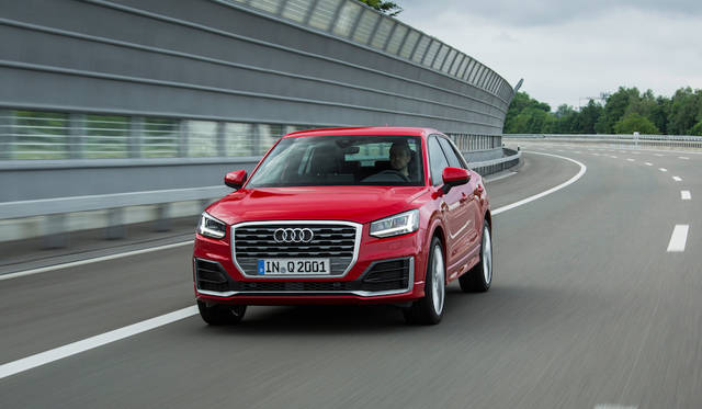 レーダーによる前方を横切る歩行者や先行車による危険を感知した場合緊急ブレーキも作動させるアウディプレセンスフロント装備