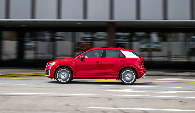 ウィンドウの上下幅をあえて狭くしてクーペ的な印象を強調