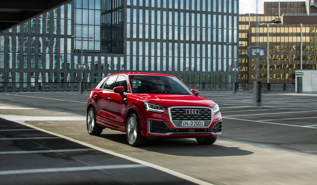 旋回時にステアリングホイールを大きく切るとステアリングレシオがクイックになるダイナミックステアリング標準装備