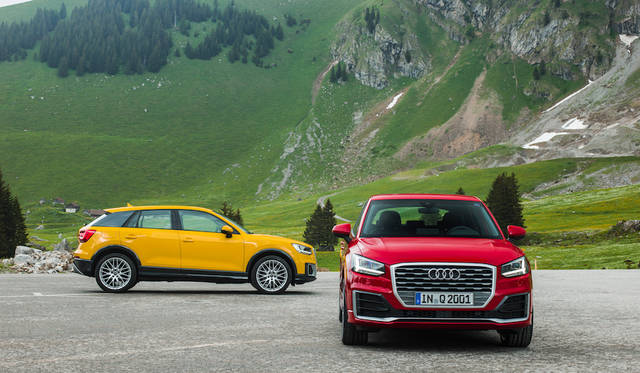 長いルーフスポイラーは空気抵抗のCd値0.30に貢献