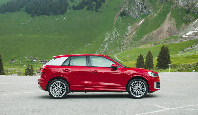 車高を10cm下げたスポーツサスペンションもオプションで用意される