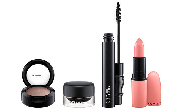 <strong>ルック イン ア ボックス｜サンブレスト</strong><br /> 価格｜8800円(税抜)<br /> ＜キット内容＞<br /> ・スモール アイシャドウ ディセプション (ミッドトーンブラウンシマー)<br /> ・プロ ロングウェア フルイッドライン ブラックトラック (ブラック)<br /> ・フォルス ラッシュ フォルス ブラック (ブラック)<br /> ・リップスティック サンブレスト (ウォームピーチピンク)<br /> ・オリジナルポーチ<br />