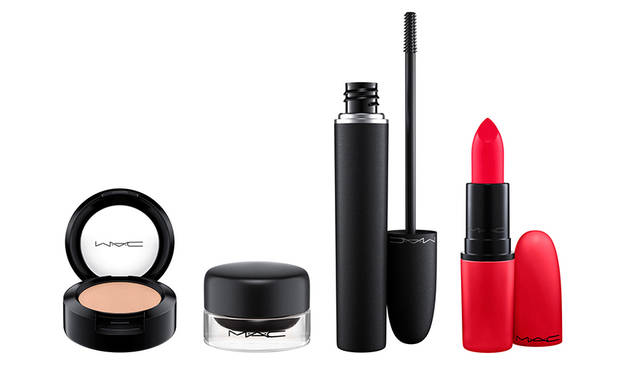 <strong>ルック イン ア ボックス｜ダウンタウン ディーバ</strong><br /> 価格｜8800円(税抜)<br /> ＜キット内容＞<br /> ・スモール アイシャドウ リリカル (ライトベージュヌード)<br /> ・プロ ロングウェア フルイッドライン ブラックトラック (ブラック)<br /> ・アップワード ラッシュ アップワードブラック (ブラック)<br /> ・リップスティック ホット ペッパー (ブライトアップルレッド)<br /> ・オリジナルポーチ<br />