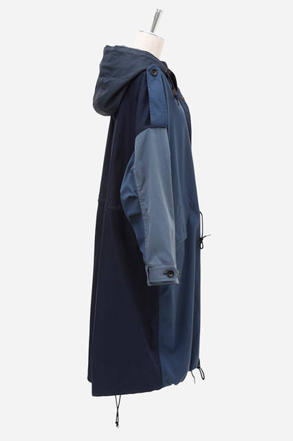 <strong>パッチワークビッグモッズコート</strong><br /> 価格｜8万6000円（税抜） <br />色展開｜ネイビー <br />サイズ｜160/170/180