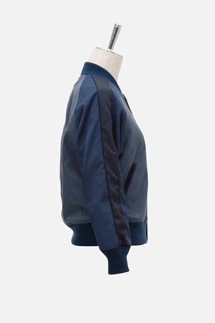 <strong>パッチワークキッズブルゾン</strong><br /> 価格｜5万6000円（税抜）<br /> 色展開｜ネイビー<br /> サイズ｜130/140/150<br />