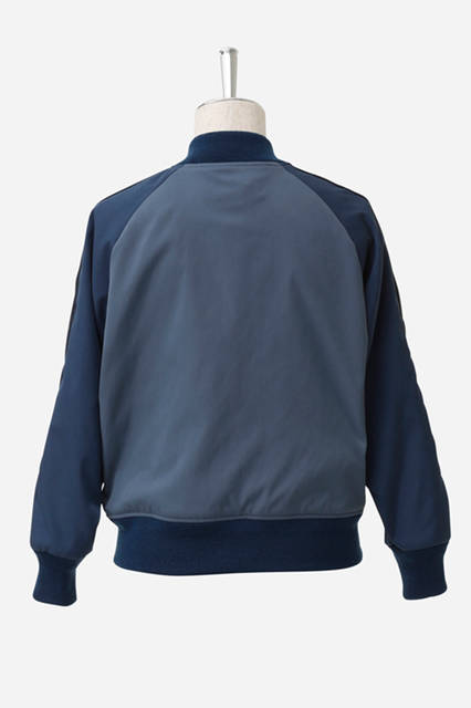 <strong>パッチワークキッズブルゾン</strong><br /> 価格｜5万6000円（税抜）<br /> 色展開｜ネイビー<br /> サイズ｜130/140/150<br />