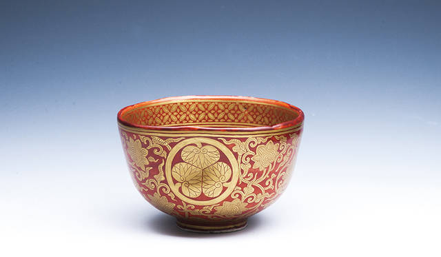 <br>永樂家</br> <br>『金襴手葵御紋茶碗』</br> <br>十一代保全作</br>