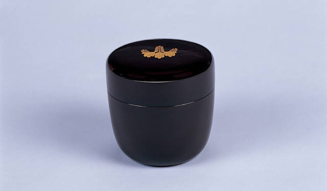 <br>中村家</br> <br>『凡鳥棗　庸軒好』</br> <br>初代宗哲作</br>