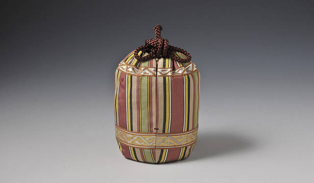 <br>土田家</br> <br>『ウロコ鶴間道仕服 即中斎好』</br> <br>十二代友湖作</br>