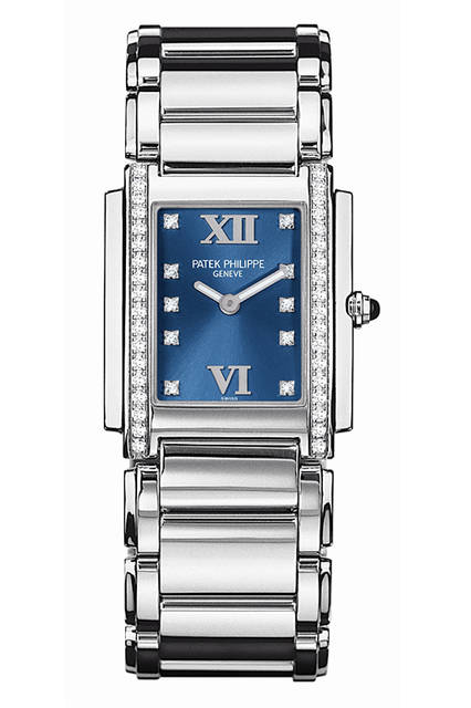 <strong>Twenty~4<sup>®</sup> Ref.4910/10A</strong><br />  ケース｜36個（約0.45カラット）のダイヤモンドを配したステンレススチールケース<br /> 文字盤｜カラーはパーフェクト・ブルー、ゴールドインデックス<br /> サイズ｜25.1×30mm<br /> 厚さ｜6.8mm<br /> ムーブメント｜キャリバーE15クォーツ・ムーブメント<br /> ブレスレット｜ステンレススチール<br /> 防水｜3気圧<br /> 価格｜137万円（税抜）<br />