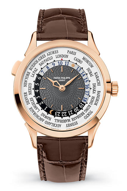 <strong>ワールドタイム Ref.5230</strong><br />  ケース｜18Kローズゴールド、サファイヤクリスタル・バック<br /> 直径｜38.5mm<br /> 厚さ｜10.23mm<br /> ムーブメント｜キャリバー240 HU自動巻ムーブメント<br /> パワーリザーブ｜約48時間<br /> 機能｜24タイムゾーン表示、24時間表示<br /> ストラップ｜ケース素材と同一の折り畳み式バックルを備えたアリゲーター・ストラップ<br /> 防水｜3気圧<br /> 価格｜535万円（税抜）<br />