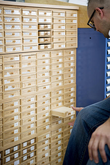 工房には、およそ500万個以上のパーツが保存され、パーツが尽きれば再び製作される。