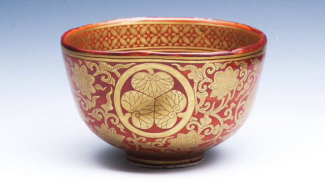 <br>永樂家</br> <br>『金襴手葵御紋茶碗』</br> <br>十一代保全作</br>