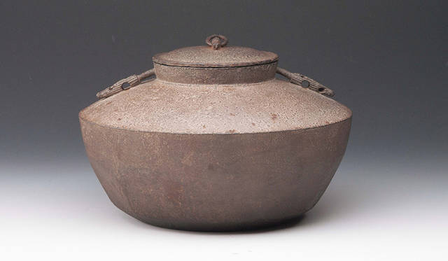 <br>大西家</br> <br>『笠釜　銘時雨』</br> <br>初代浄林作</br>